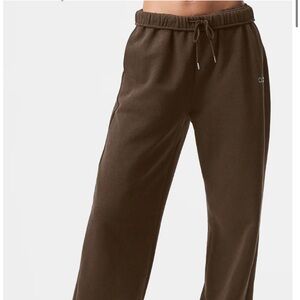 ALO YOGA Accolade Straight Leg Sweatpant